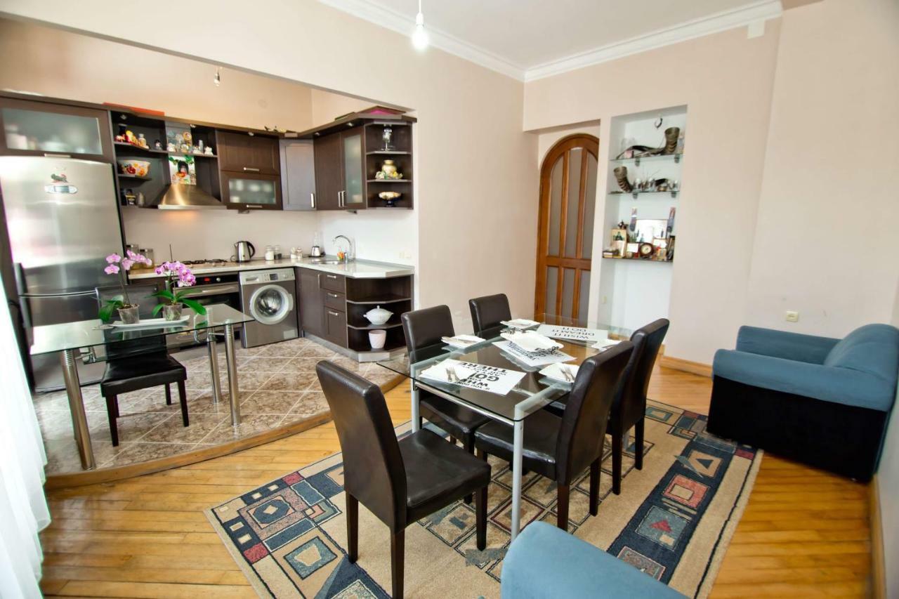 Apartment On Gorgiladze 25 Batumi Exterior foto